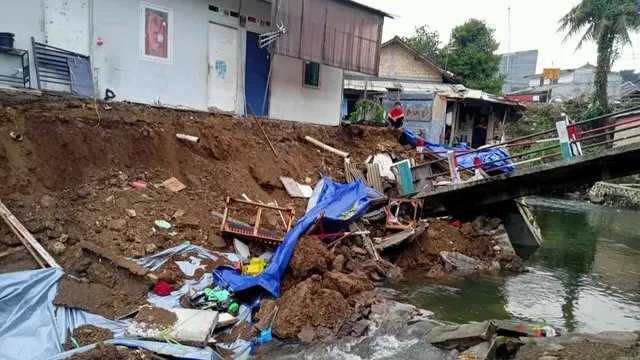 Hujan deras dan angin kencang yang terjadi di wilayah Kota Bogor, Jawa Barat pada Sabtu (9/11/2024) kemarin memicu bencana alam di sejumlah titik. 