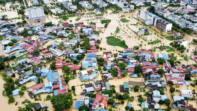 togoenlutte.org - Kedutaan Besar Republik Indonesia (KBRI) Hanoi terus mengimbau Warga Negara Indonesia (WNI) yang berada di Vietnam untuk terus waspada menyusul Topan Yagi dan Badai Tropis yang melanda negara tersebut.