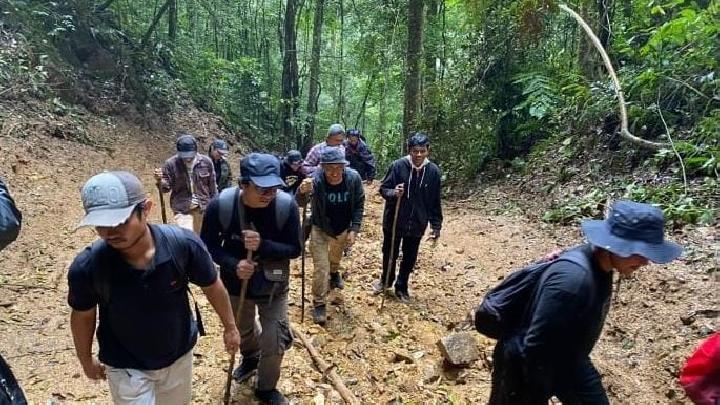 togoenlutte.org, Medan - Alih fungsi hutan besar-besaran serta menurunnya daya dukung dan daya tampung hutan di bentang alam Simarbalatuk-Sitahoan-Sibatuloting yang mengelilingi kota wisata Parapat dengan pemandangan Danau Toba ditengarai menjadi penyebab banjir bandang hebat di Parapat, Kabupaten Simalungun, Sumatera Utara, akhir Maret lalu. 